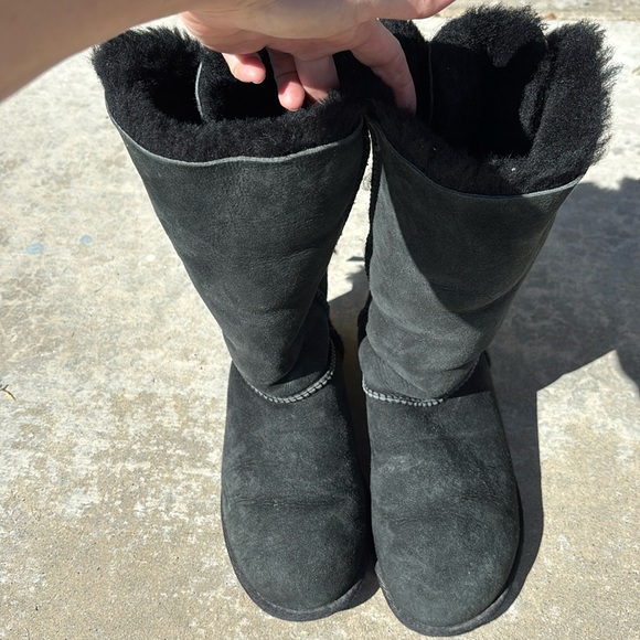 Ugg’s black size 7 - Picture 1 of 9